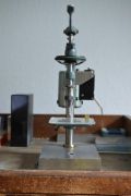 Historische-Uhrmacher-Tischbohrmaschine-001